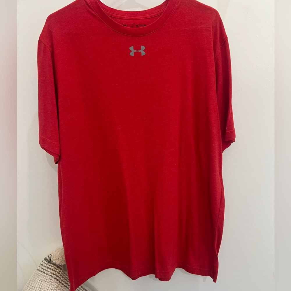 S O L D! Under Armour Tee Shirt